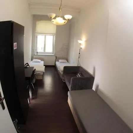 Pit Stop Hostel Πόζναν