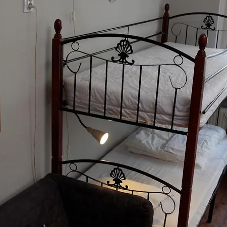 بيت شباب Pit Stop بوزنان