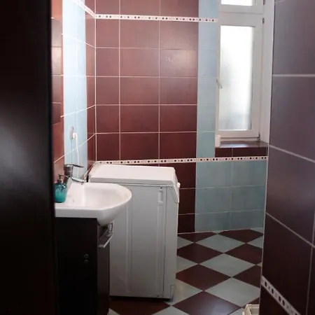 بيت شباب Pit Stop بوزنان